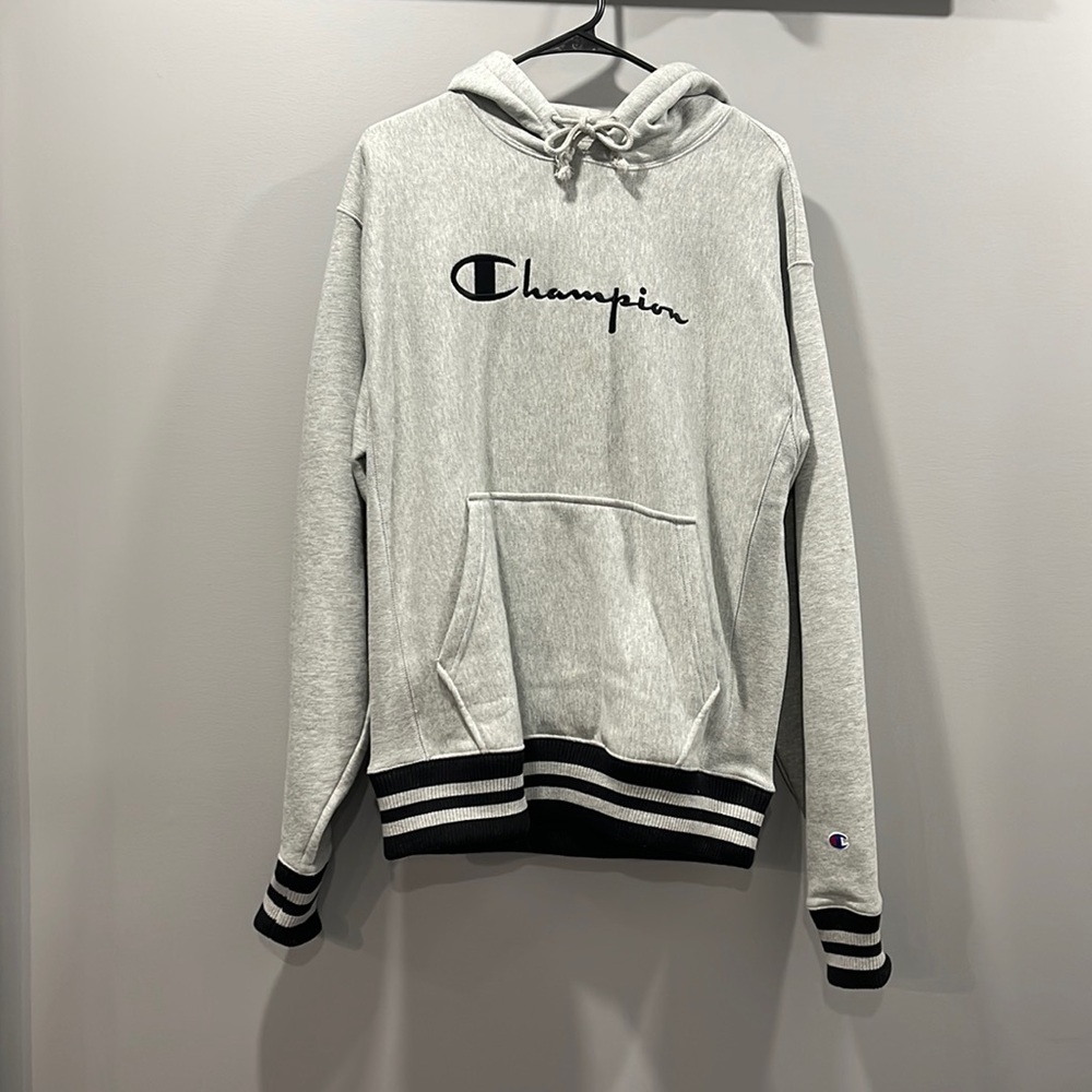Mens Champion Reverse weave pullover hoodie with vintage logo Size M
